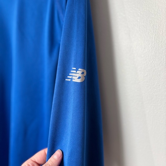 🎉4/30$🎉 New Balance Blue Long Sleeve Tech Shirt - Size L - Picture 4 of 5